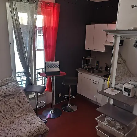 De La Gare Apartment *